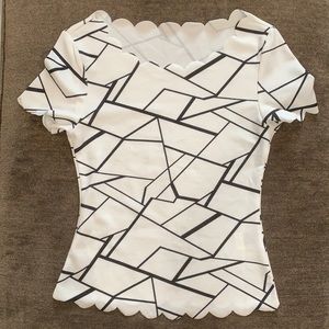 SHEIN Geometric Scalloped Top
